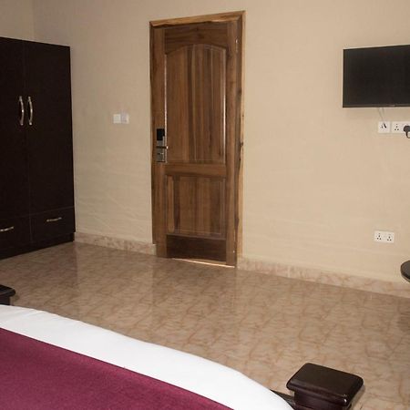 Kislas Luxury Hotel Adenta ภายนอก รูปภาพ