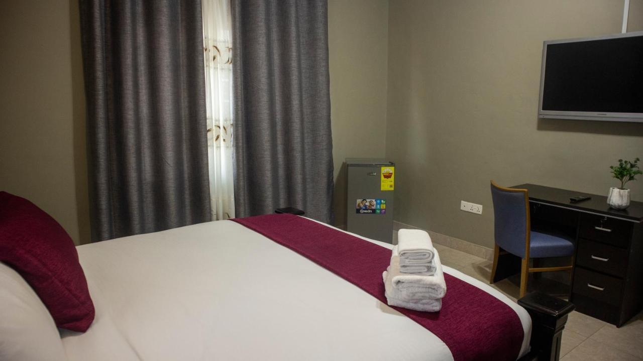 Kislas Luxury Hotel Adenta ภายนอก รูปภาพ