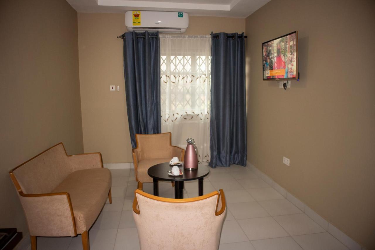 Kislas Luxury Hotel Adenta ภายนอก รูปภาพ
