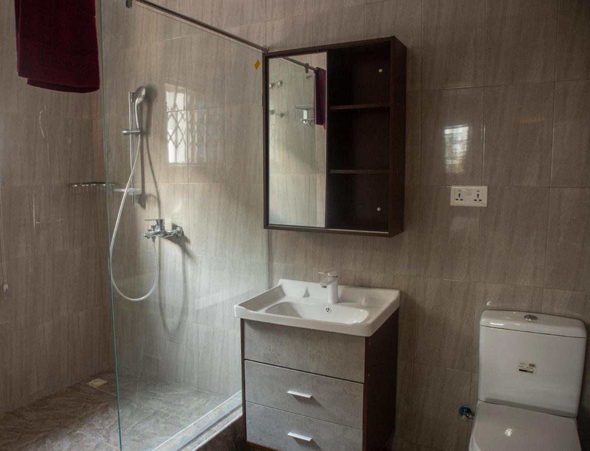 Kislas Luxury Hotel Adenta ภายนอก รูปภาพ