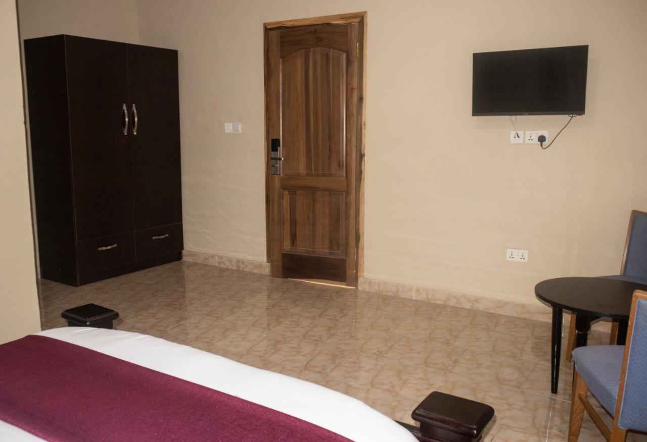 Kislas Luxury Hotel Adenta ภายนอก รูปภาพ