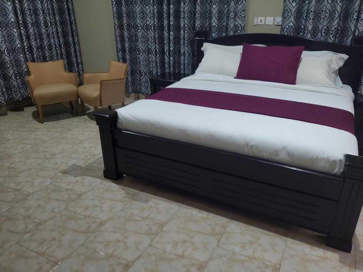 Kislas Luxury Hotel Adenta ภายนอก รูปภาพ